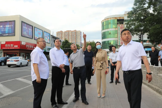 平泉市人民政府 动态要闻 王贺民现场调度城市建设相关项目工作